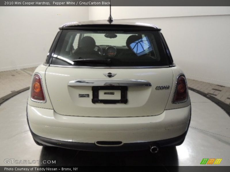Pepper White / Grey/Carbon Black 2010 Mini Cooper Hardtop