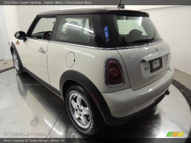 Pepper White / Grey/Carbon Black 2010 Mini Cooper Hardtop