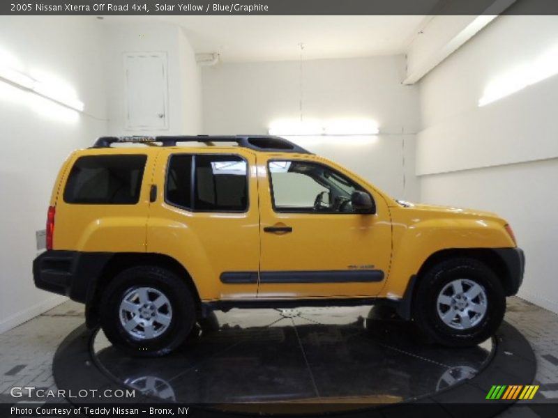 Solar Yellow / Blue/Graphite 2005 Nissan Xterra Off Road 4x4