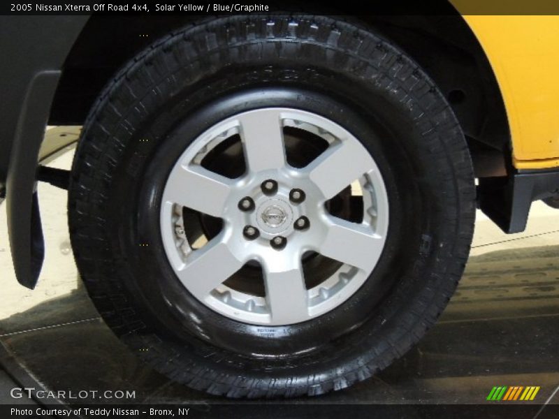 Solar Yellow / Blue/Graphite 2005 Nissan Xterra Off Road 4x4