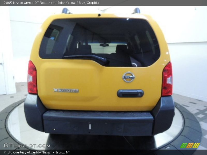 Solar Yellow / Blue/Graphite 2005 Nissan Xterra Off Road 4x4