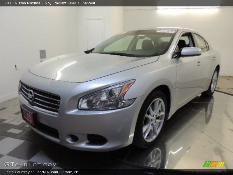 Radiant Silver / Charcoal 2010 Nissan Maxima 3.5 S