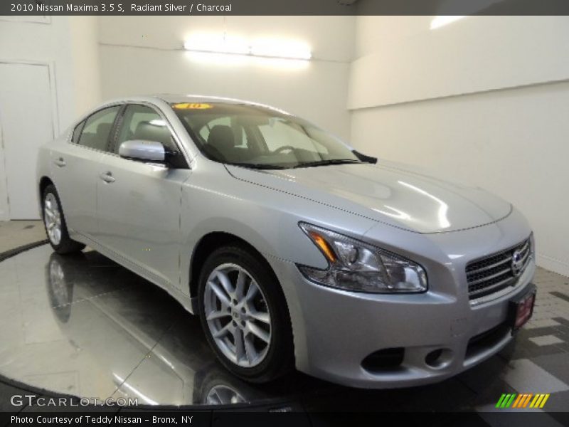 Radiant Silver / Charcoal 2010 Nissan Maxima 3.5 S