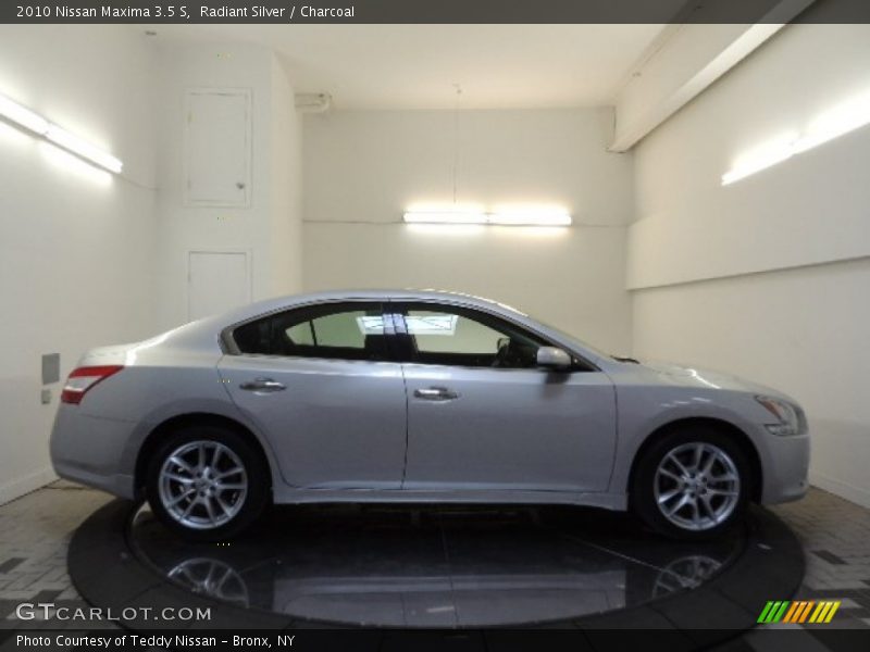 Radiant Silver / Charcoal 2010 Nissan Maxima 3.5 S