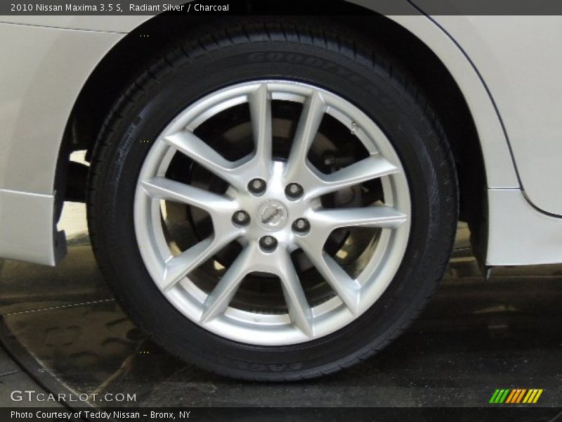 Radiant Silver / Charcoal 2010 Nissan Maxima 3.5 S
