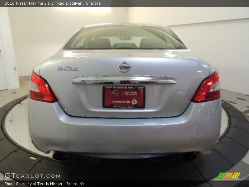 Radiant Silver / Charcoal 2010 Nissan Maxima 3.5 S