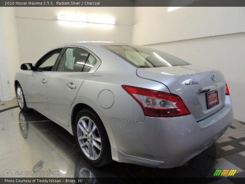 Radiant Silver / Charcoal 2010 Nissan Maxima 3.5 S