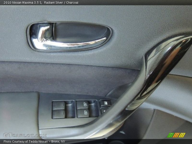 Radiant Silver / Charcoal 2010 Nissan Maxima 3.5 S