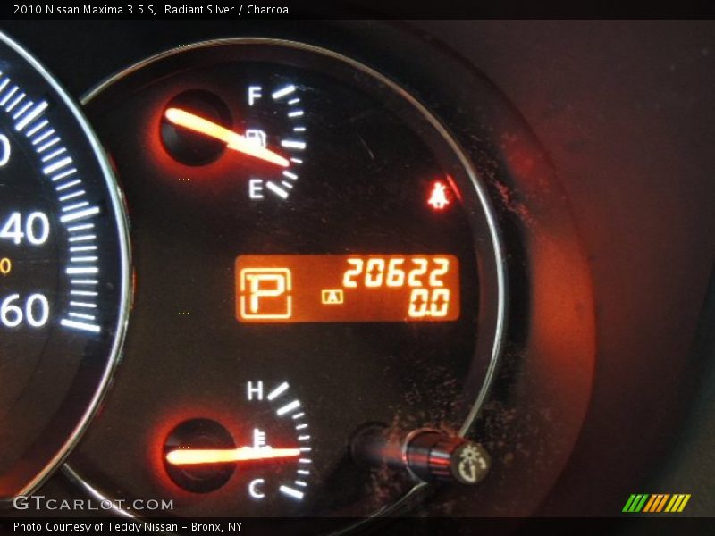 Radiant Silver / Charcoal 2010 Nissan Maxima 3.5 S