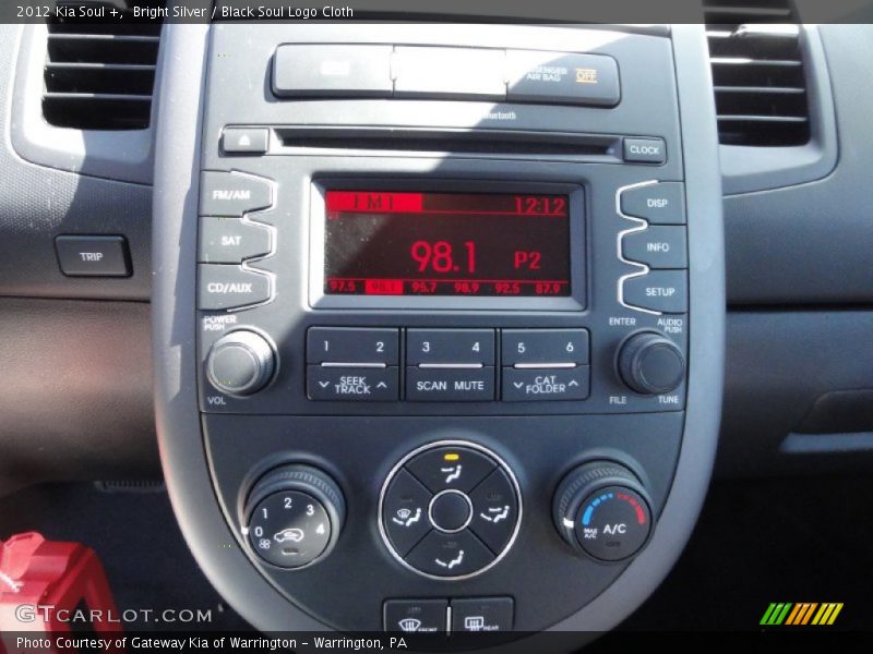 Bright Silver / Black Soul Logo Cloth 2012 Kia Soul +
