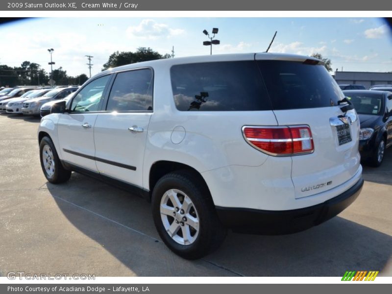 Cream White / Gray 2009 Saturn Outlook XE