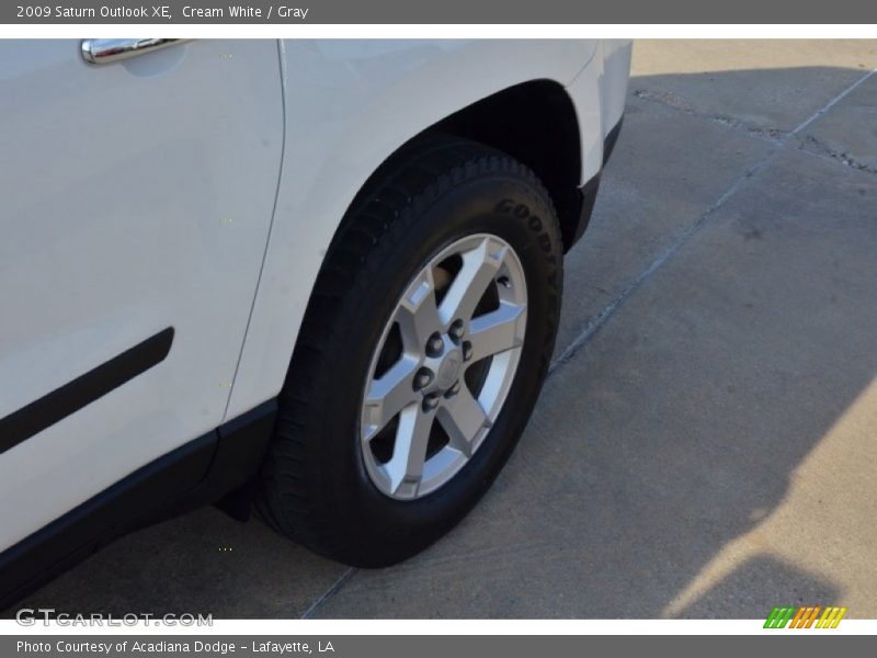 Cream White / Gray 2009 Saturn Outlook XE