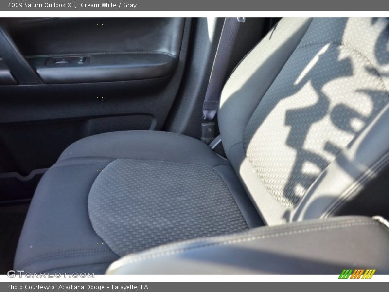 Cream White / Gray 2009 Saturn Outlook XE