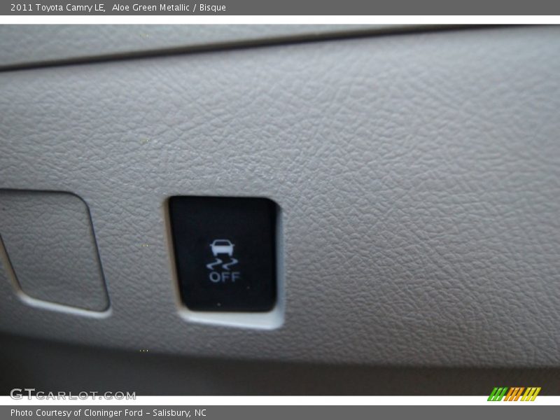 Aloe Green Metallic / Bisque 2011 Toyota Camry LE