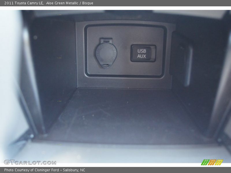 Aloe Green Metallic / Bisque 2011 Toyota Camry LE
