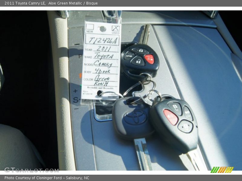 Aloe Green Metallic / Bisque 2011 Toyota Camry LE