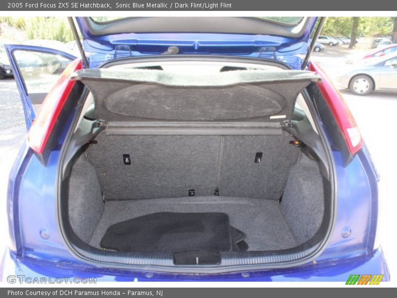  2005 Focus ZX5 SE Hatchback Trunk