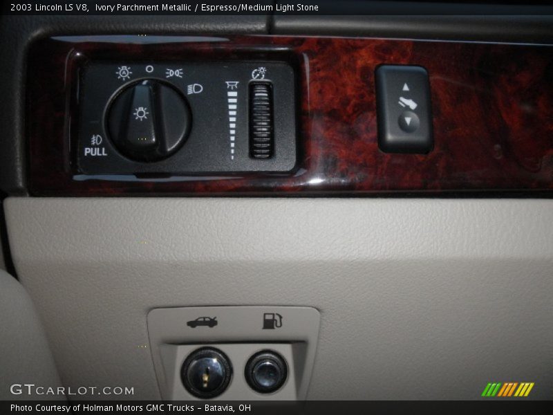 Ivory Parchment Metallic / Espresso/Medium Light Stone 2003 Lincoln LS V8