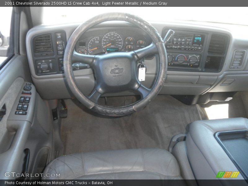 Dashboard of 2001 Silverado 2500HD LS Crew Cab 4x4
