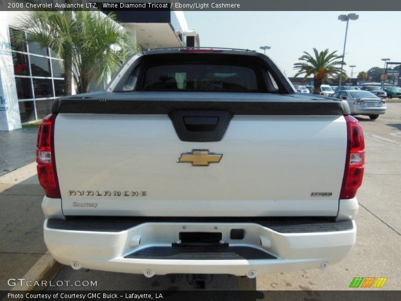 White Diamond Tricoat / Ebony/Light Cashmere 2008 Chevrolet Avalanche LTZ