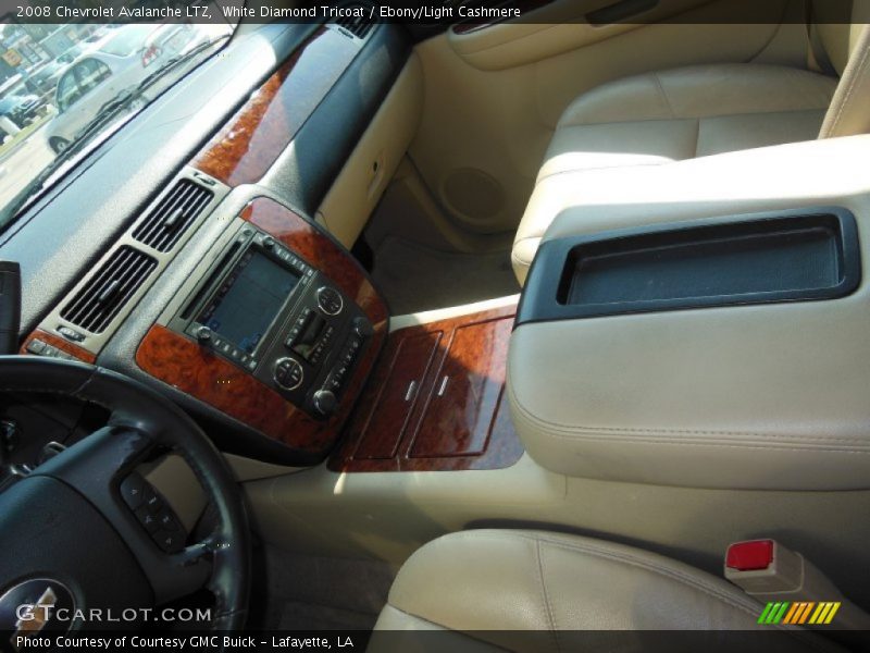 White Diamond Tricoat / Ebony/Light Cashmere 2008 Chevrolet Avalanche LTZ