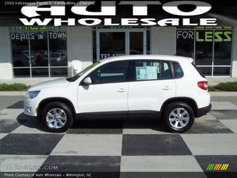 Candy White / Charcoal 2009 Volkswagen Tiguan S