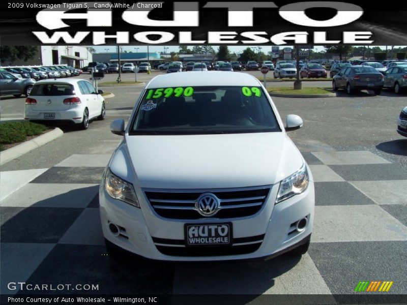 Candy White / Charcoal 2009 Volkswagen Tiguan S