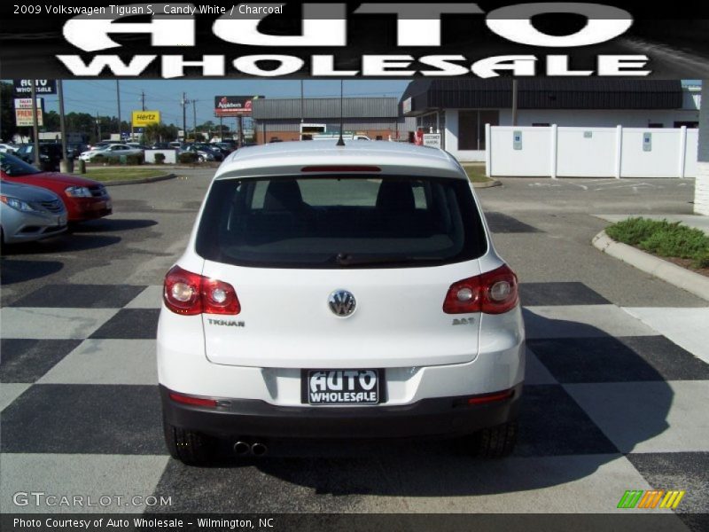 Candy White / Charcoal 2009 Volkswagen Tiguan S