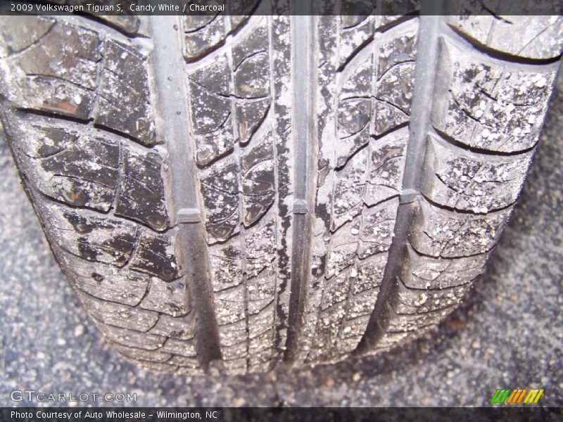 Candy White / Charcoal 2009 Volkswagen Tiguan S