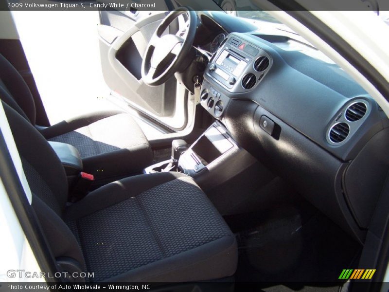 Candy White / Charcoal 2009 Volkswagen Tiguan S
