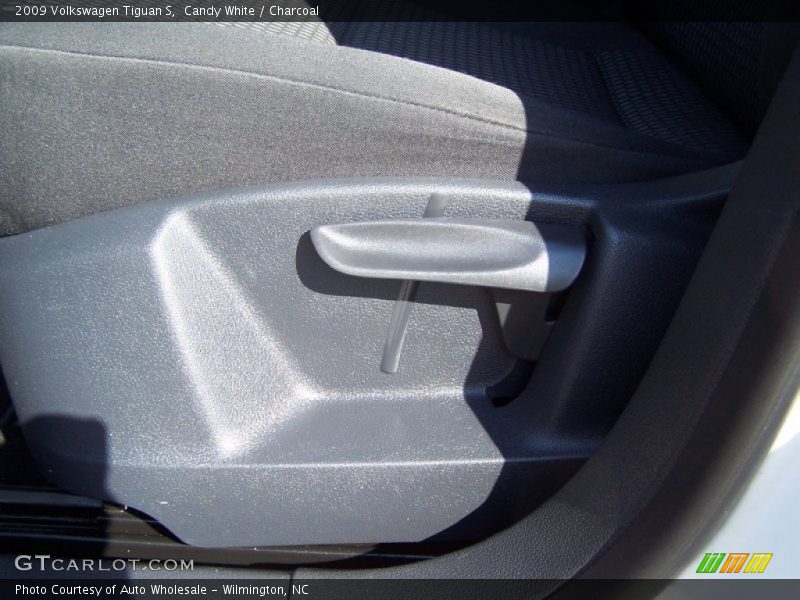Candy White / Charcoal 2009 Volkswagen Tiguan S