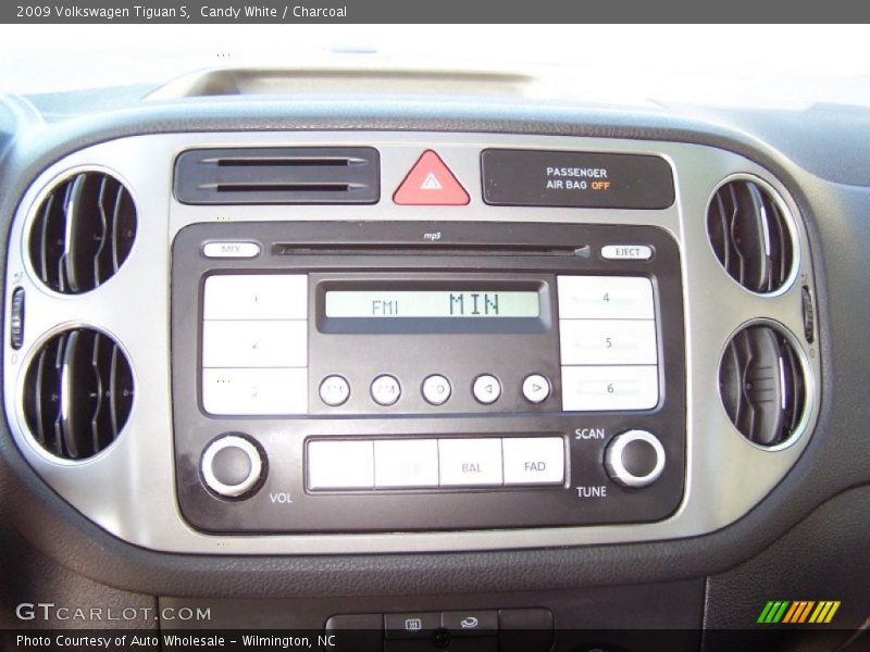 Candy White / Charcoal 2009 Volkswagen Tiguan S