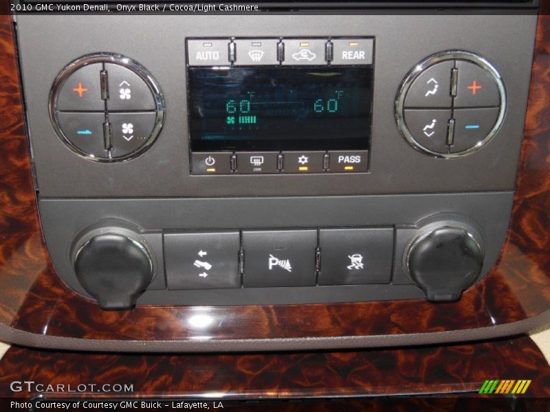 Onyx Black / Cocoa/Light Cashmere 2010 GMC Yukon Denali