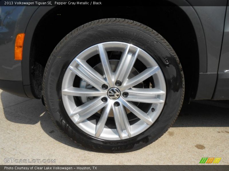 Pepper Gray Metallic / Black 2013 Volkswagen Tiguan SE