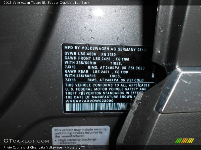 Pepper Gray Metallic / Black 2013 Volkswagen Tiguan SE