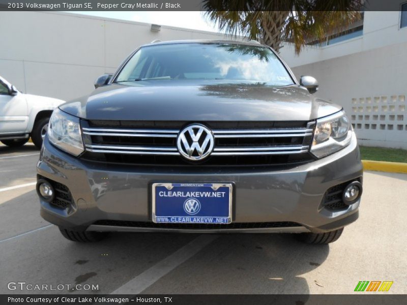 Pepper Gray Metallic / Black 2013 Volkswagen Tiguan SE