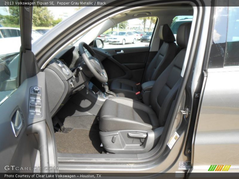 Pepper Gray Metallic / Black 2013 Volkswagen Tiguan SE