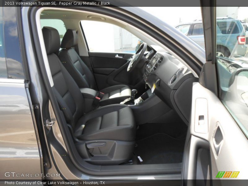 Pepper Gray Metallic / Black 2013 Volkswagen Tiguan SE