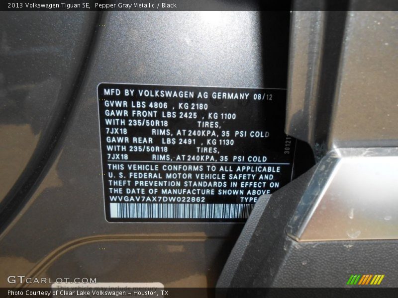 Pepper Gray Metallic / Black 2013 Volkswagen Tiguan SE