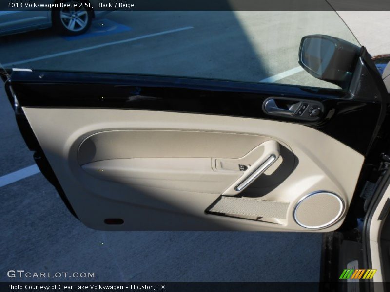 Black / Beige 2013 Volkswagen Beetle 2.5L