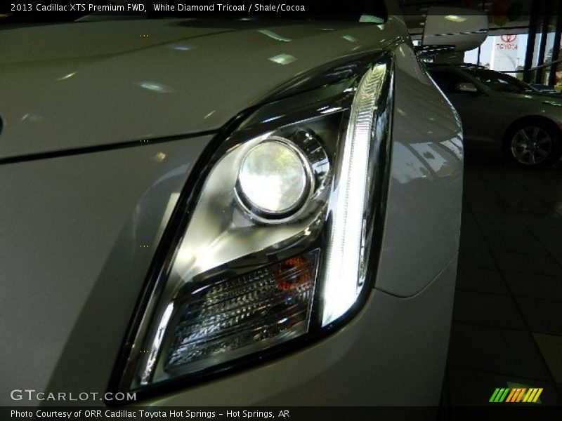 White Diamond Tricoat / Shale/Cocoa 2013 Cadillac XTS Premium FWD