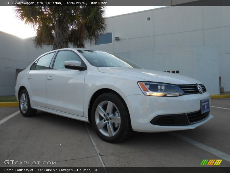 Candy White / Titan Black 2013 Volkswagen Jetta TDI Sedan
