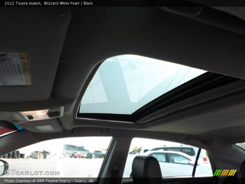 Blizzard White Pearl / Black 2012 Toyota Avalon