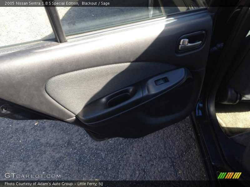 Blackout / Sage 2005 Nissan Sentra 1.8 S Special Edition
