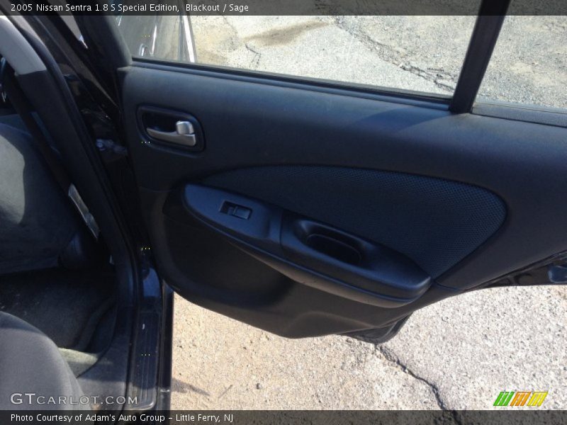 Blackout / Sage 2005 Nissan Sentra 1.8 S Special Edition