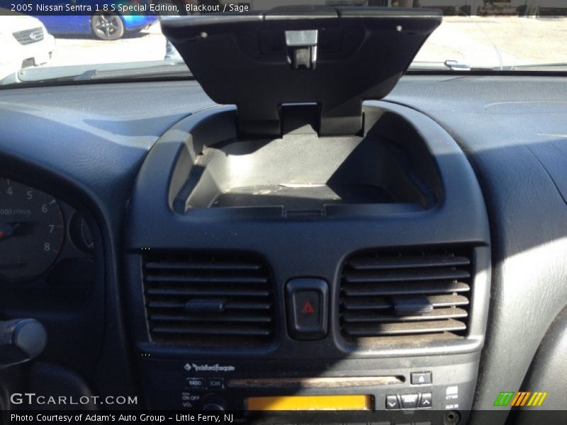 Blackout / Sage 2005 Nissan Sentra 1.8 S Special Edition
