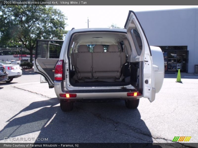 Viking White / Tan 2005 Mitsubishi Montero Limited 4x4