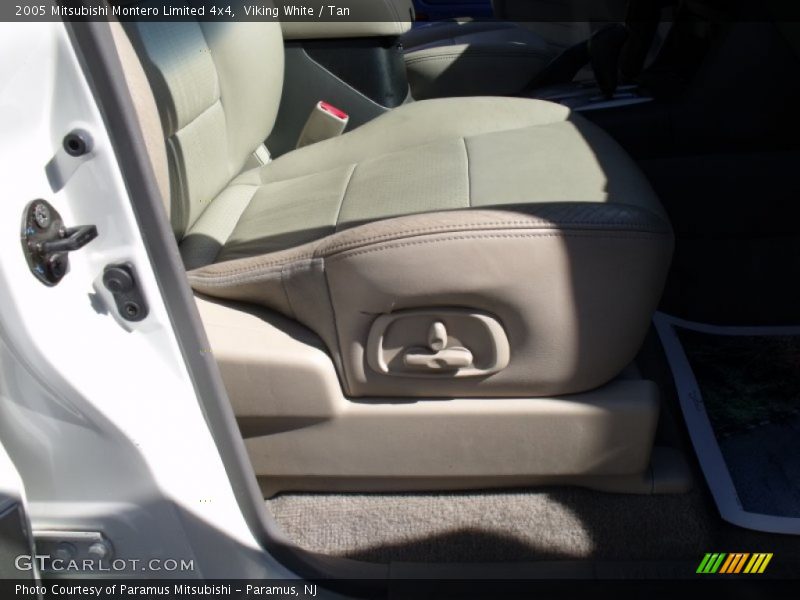 Viking White / Tan 2005 Mitsubishi Montero Limited 4x4