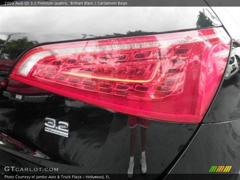 Brilliant Black / Cardamom Beige 2009 Audi Q5 3.2 Premium quattro