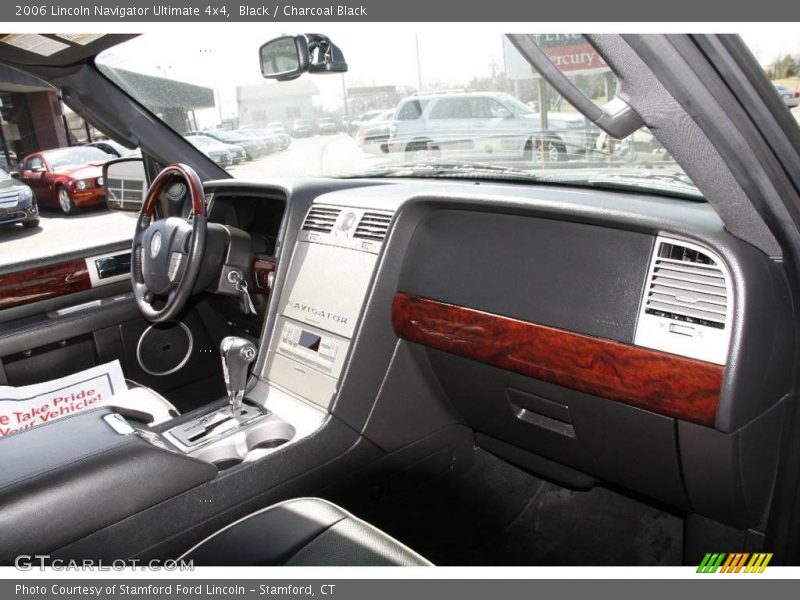 Black / Charcoal Black 2006 Lincoln Navigator Ultimate 4x4